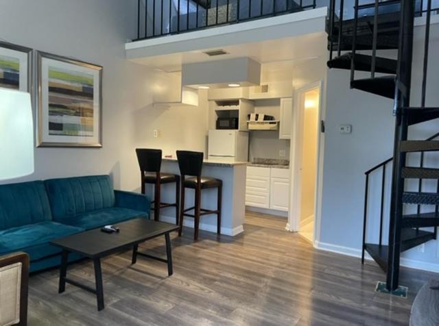 Executive Suites Уинчестър Екстериор снимка